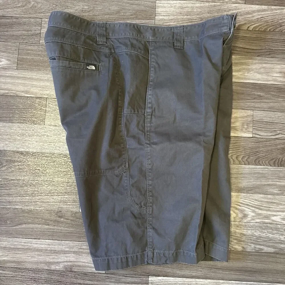 The North Face Gray Hiking Shorts Men’s Size Large 34 Lightweight Pockets